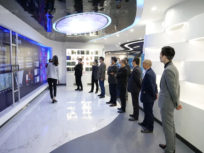 成都天府新區(qū)新能源新材料產(chǎn)業(yè)功能區(qū)管委會及浩旺集團領(lǐng)導到訪臣通 成都天府新區(qū)新能源新材料產(chǎn)業(yè)功能區(qū)管委會及浩旺集團領(lǐng)導到訪臣通